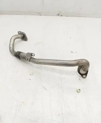Volkswagen PASSAT B6 Engine coolant pipe/hose 03l131521