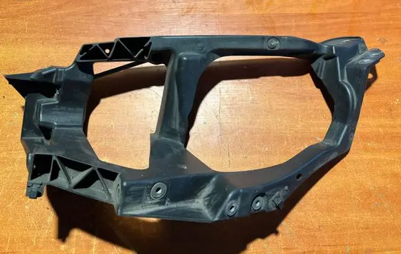Mitsubishi Colt Headlight/headlamp mounting bracket MN105059