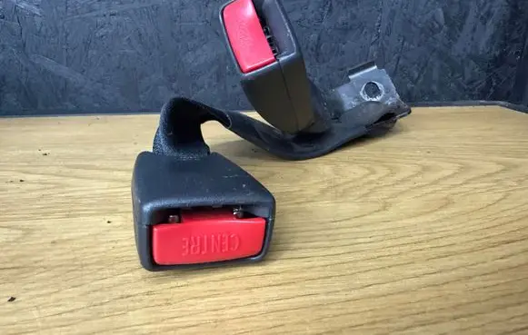 Toyota Avensis T250 Rear seatbelt buckle 110903