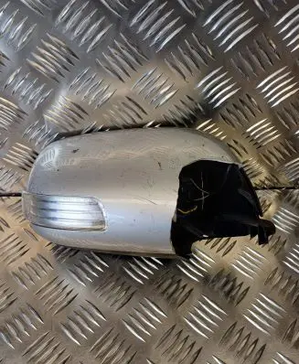 Toyota Urban Cruiser (XP110) Front door electric wing mirror E11026403