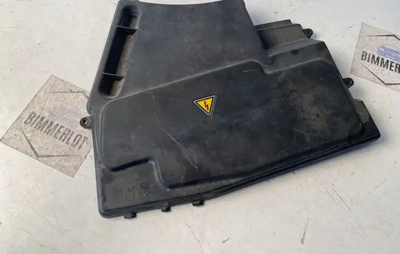 BMW 5 E60 E61 Fuse box cover 7520899 58650910