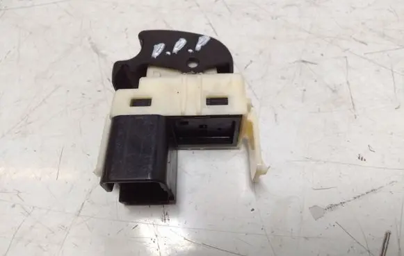 Mitsubishi Outlander Electric window control switch B0961THN