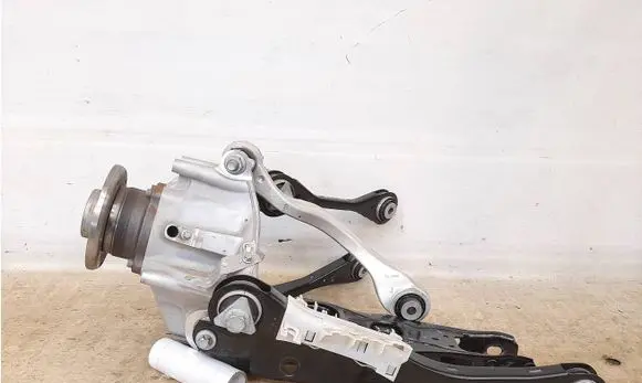 BMW XM Stub axle 1544037 1544035 33301544035