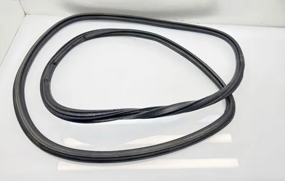 Cupra Formentor Front door rubber seal 5FF867365