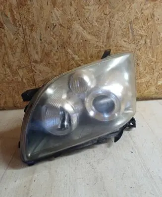 Toyota Avensis T250 Headlight/headlamp 35108