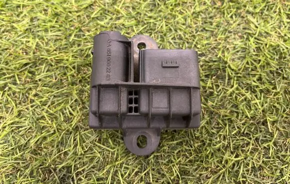 Mercedes-Benz E W212 Glow plug pre-heat relay A6519002203 1603000796064 51299056B