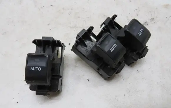 Toyota Auris E180 Electric window control switch