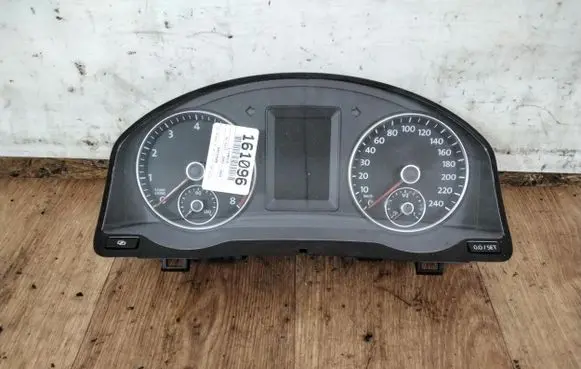 Volkswagen Golf Plus Speedometer (instrument cluster) 5M0920870D