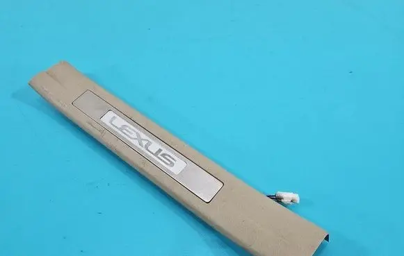 Lexus RX 330 - 350 - 400H Foot area side trim 67940-48020 IMPRK1486860