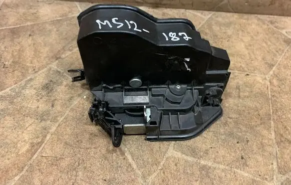 BMW 5 GT F07 Rear door lock 7202147