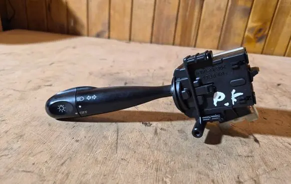 Toyota Yaris Indicator stalk 1736481