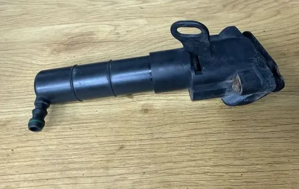 Volvo XC90 Headlight washer spray nozzle 2904052342
