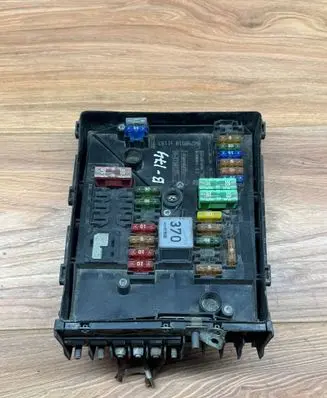 Volkswagen Golf VI Fuse box set 1K0937125D