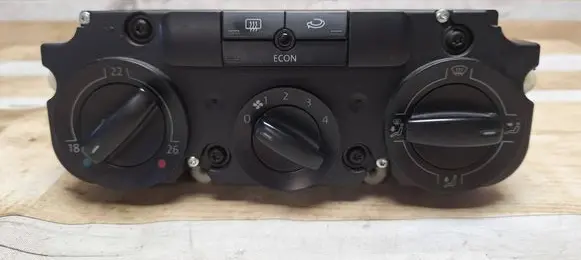 Volkswagen Golf V Climate control unit