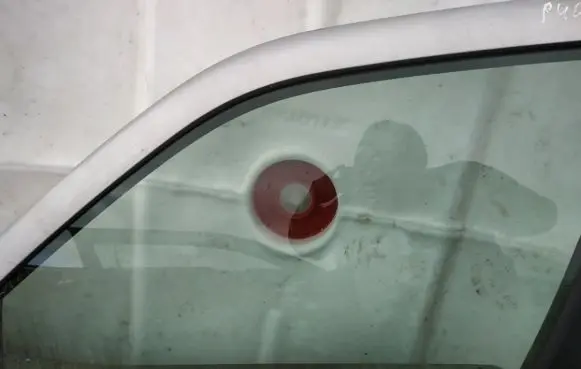 Peugeot 406 Front door window glass four-door
