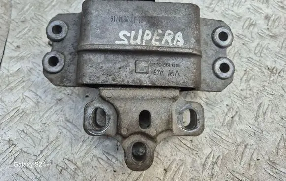 Engine mount bracket