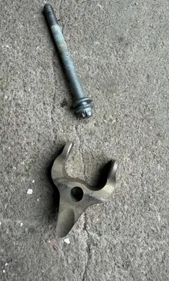 Mini Cooper Countryman R60 Fuel Injector clamp holder 