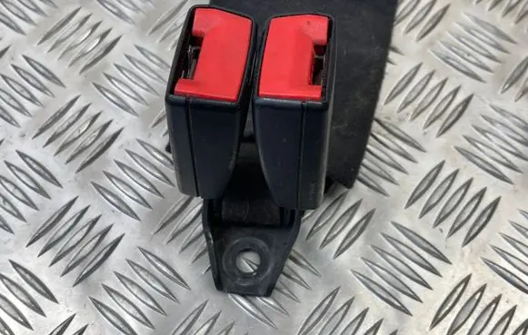 Audi TT TTS Mk2 Middle seatbelt buckle (rear) 8J8857739H