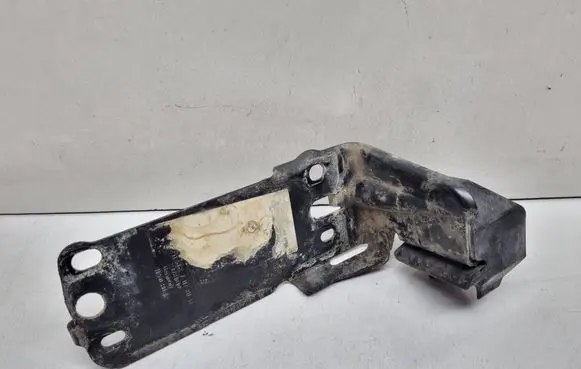 BMW 3 E90 E91 Radiator mount bracket 7117811 51647117811