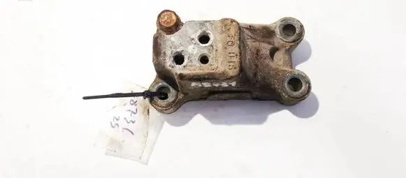 Hyundai i30 Engine mounting bracket