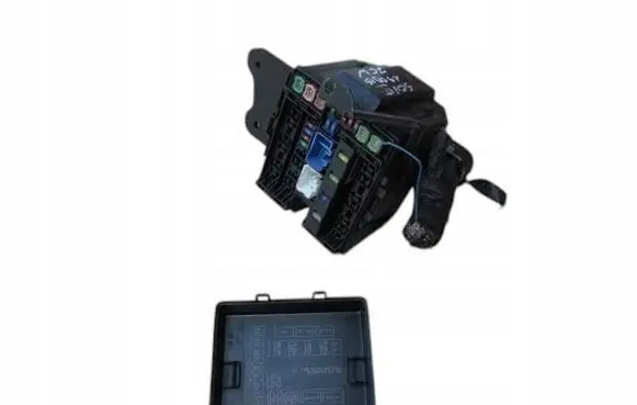 Suzuki Vitara (LY) Relay mounting block 