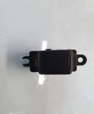 Nissan Qashqai Electric window control switch 3828