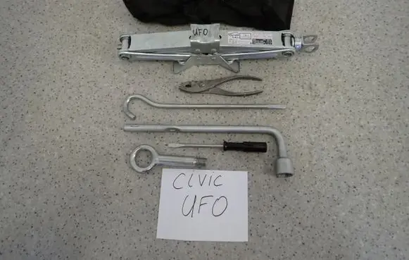 Honda Civic Spare wheel mounting bracket 