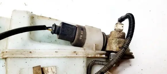 Audi A6 S6 C6 4F Windscreen/windshield washer pump 1T0955651A