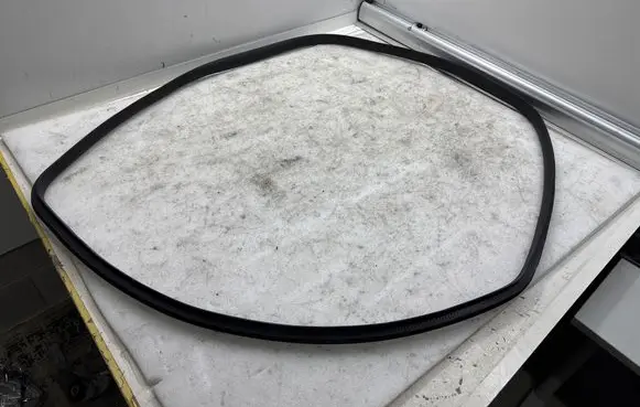 Tesla Model Y Front door rubber seal 149767300D 149767400D
