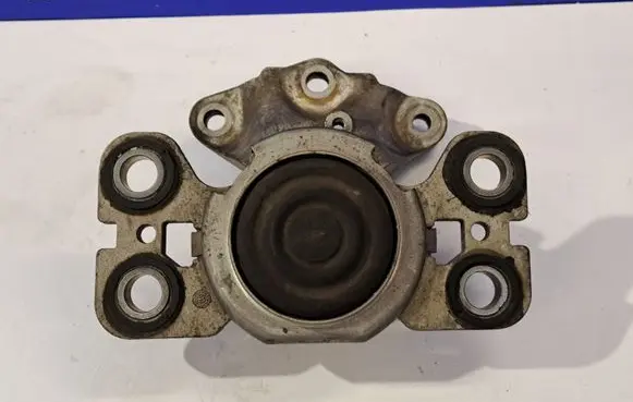 Engine mount bracket