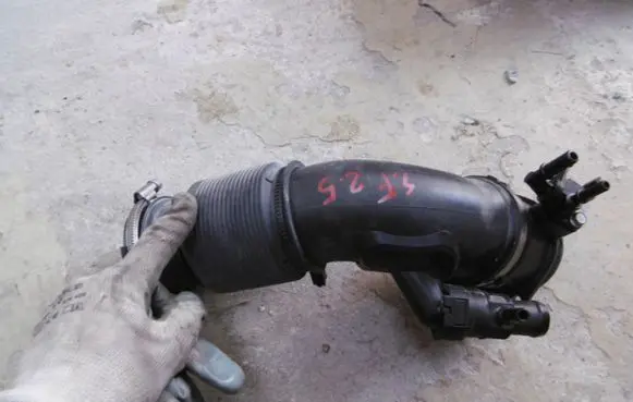 Hyundai Santa Fe Intake resonator 9225