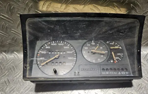 Volkswagen Polo II 86C 2F Speedometer (instrument cluster) 88471405 87001239