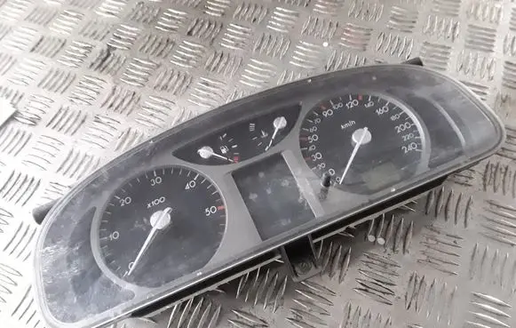 Renault Laguna II Speedometer (instrument cluster) 8200399758