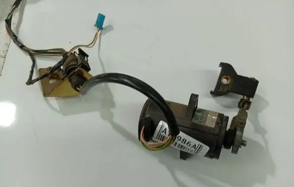 Volkswagen PASSAT B4 Accelerator throttle pedal 0205001037