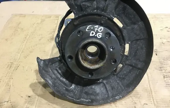 BMW X5 E70 Rear wheel hub 6770884
