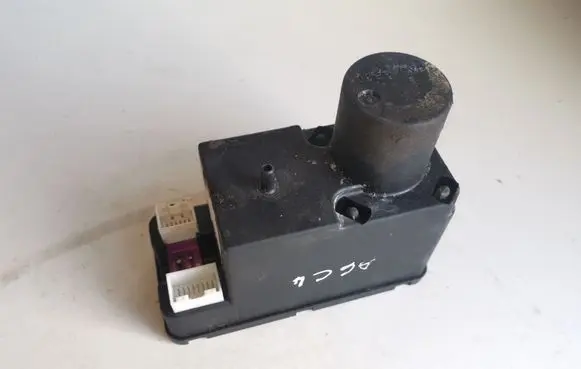 Audi A6 S6 C4 4A Central locking vacuum pump 4A0862257J