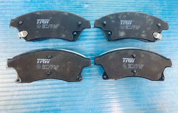 Chevrolet Cruze Brake pads (front) GDB1843 90R01107 0986494433