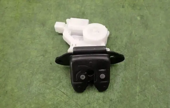 Infiniti Q30 Tailgate/trunk/boot lock/catch/latch 