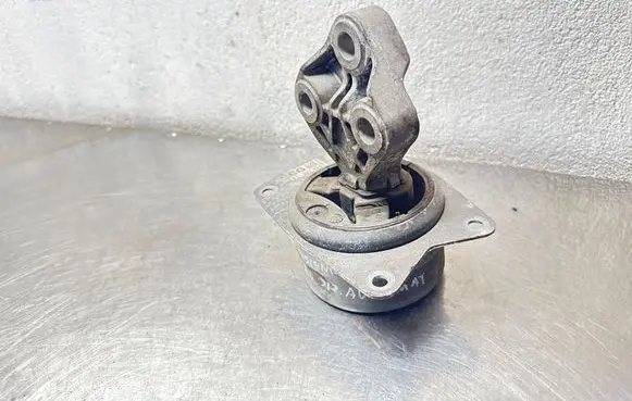 Opel Insignia A Engine mount bracket 13227735
