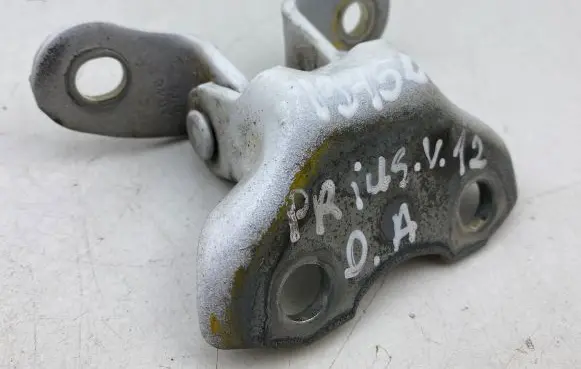 Toyota Prius+ (ZVW40) Front door lower hinge 