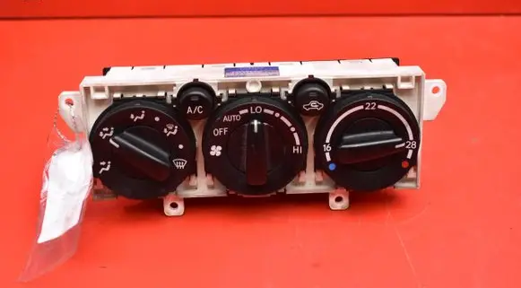 Toyota Avensis Verso Climate control unit 55900-05090