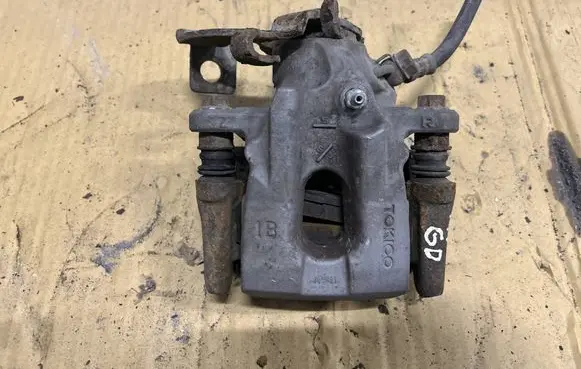 Toyota Prius (XW30) Rear brake caliper 