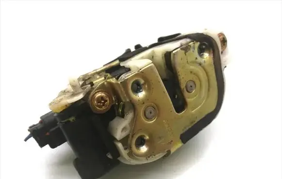 Mitsubishi Grandis Front door lock