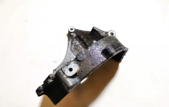 Peugeot Partner Engine mounting bracket 96389217