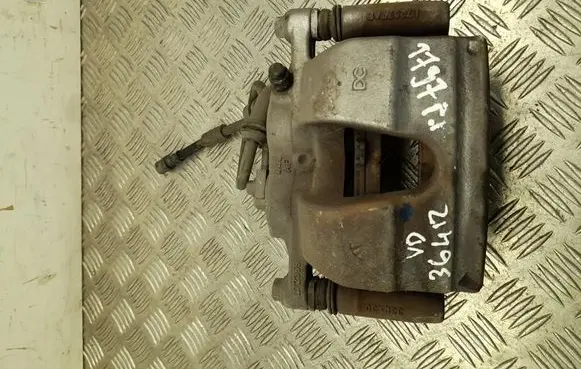 Mercedes-Benz CLA C118 X118 Front brake caliper L72377AD