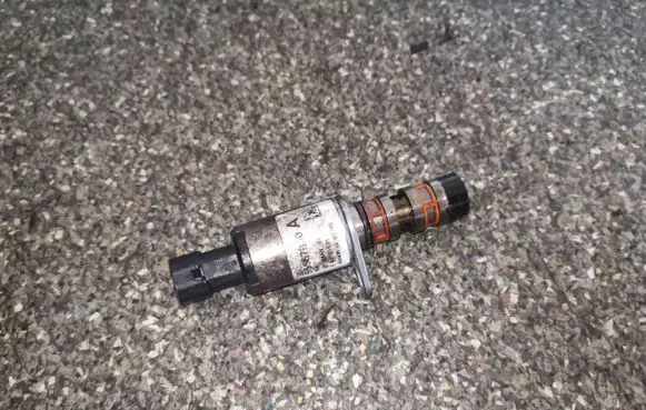 Opel Insignia A Camshaft vanos timing valve 55567050