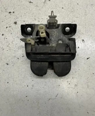 Audi A6 S6 C5 4B Tailgate/trunk/boot lock/catch/latch 4B9827520