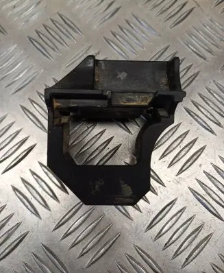 BMW 1 E81 E87 Radiator mount bracket 7807185