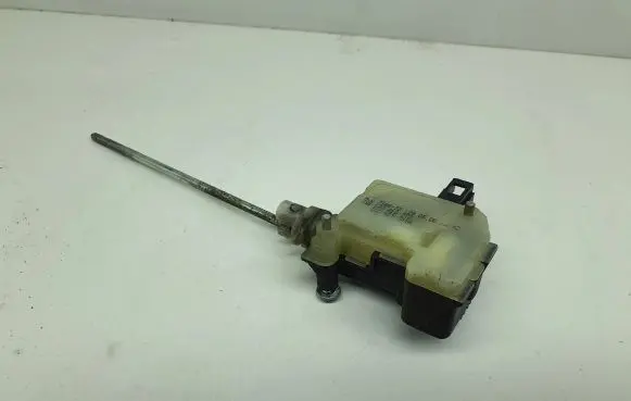 Skoda Octavia Mk2 (1Z) Central locking motor 1M0959781A 1Z0810773