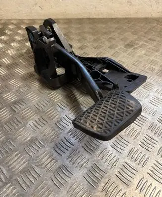 Mercedes-Benz B W247 Brake pedal A1772901000 50004AA200